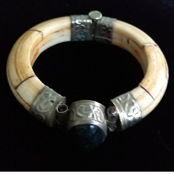 VINTAGE Genuine Blue GemStone Carved Bone Bangle - Picture 8 of 16
